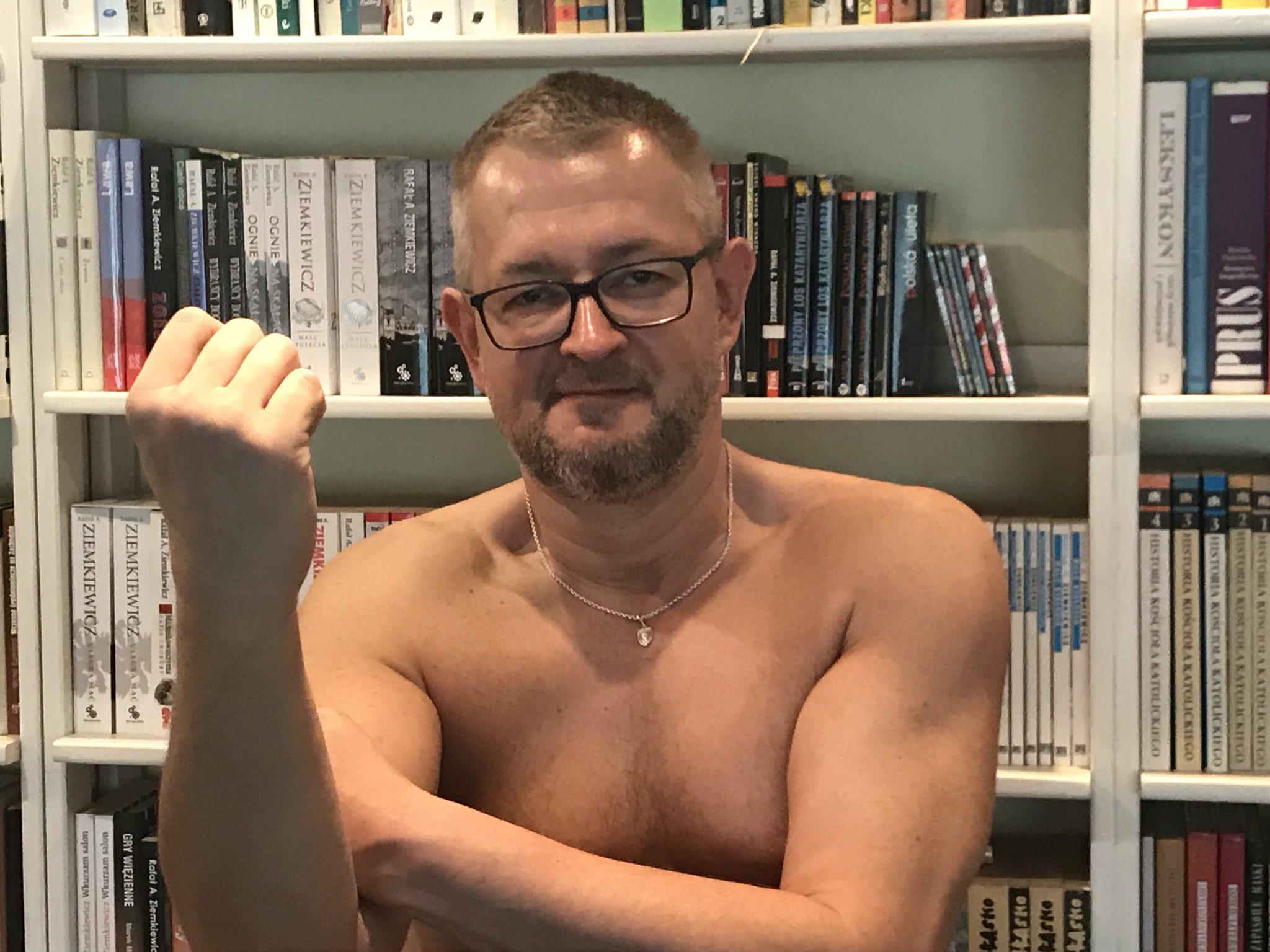 Rafał Ziemkiewicz pokazał muskulaturę :face_with_rolling_eyes: 