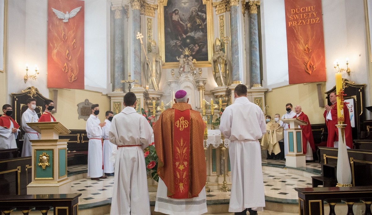 Czudec: osoba, która doniosła o łamaniu obostrzeń w kościele dostała wezwanie do kurii