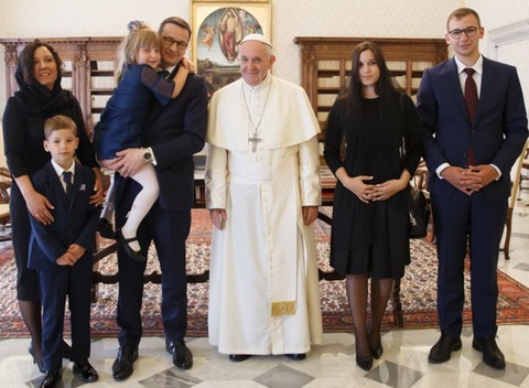 Morawiecki odwiedził z rodziną papieża Franciszka