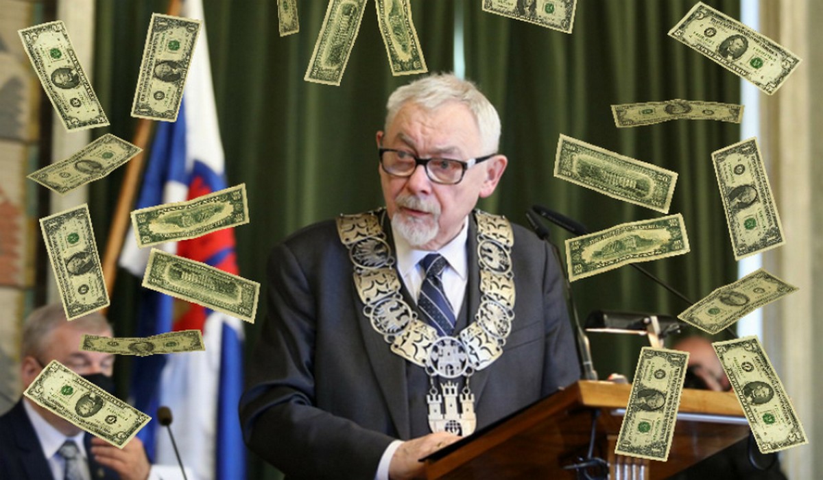 Kraków: prezydent Majchrowski wspomógł swoich ziomków z pracy i dał im nagród łącznie za ponad 150 000 zł