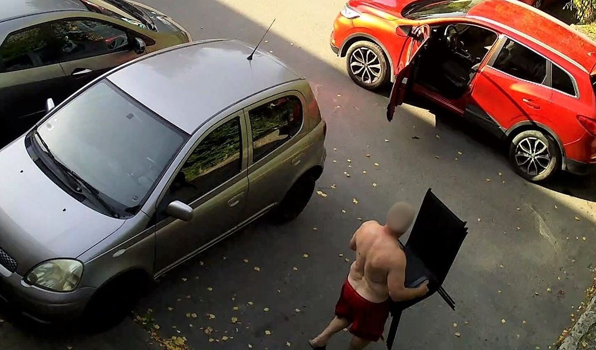 Świątniki Górne: facet kradł krzesła, więc może pójść siedzieć