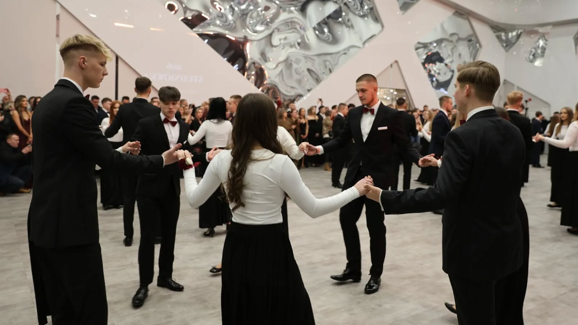 Policja w Piotrkowie szuka mamy z komitetu rodzicielskiego, która zaginęła razem z kasą na studniówkę