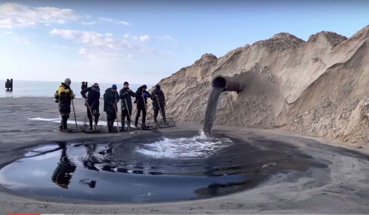 Mierzeja Wiślana: w nocy kilkadziesiąt osób czatowało w oczekiwaniu na bursztyn 