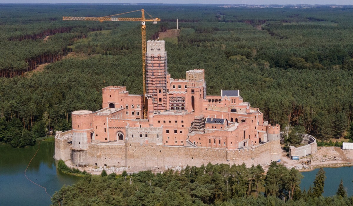 Główny Inspektor Nadzoru Budowlanego uchylił pozwolenie na budowę zamku w Stobnicy