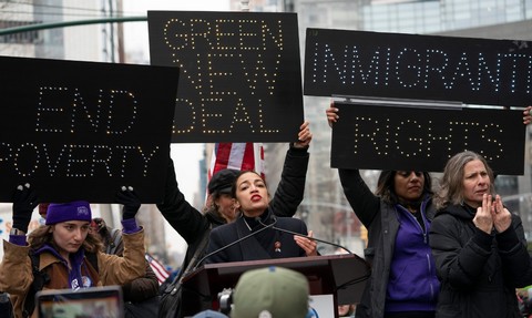 Ocasio-Cortez: Społeczeństwo, które pozwala istnieć miliarderom, gdy inni żyją w nędzy, jest niemoralne