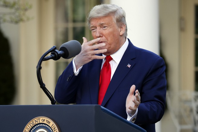 Trump zaleca Amerykanom noszenie maseczek, ale sam nie będzie ich nosił