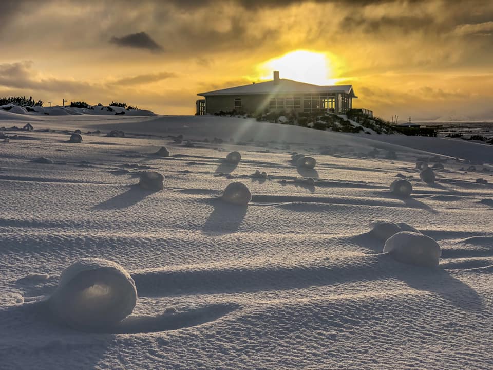 Kadr dnia: "śnieżne obwarzanki" na Islandii