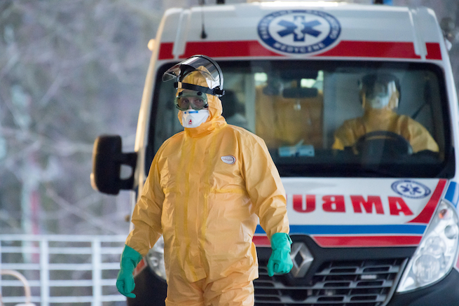 Lekarze zwalniają się ze szpitali zakaźnych, dostają nakazy pracy, ale nie wracają