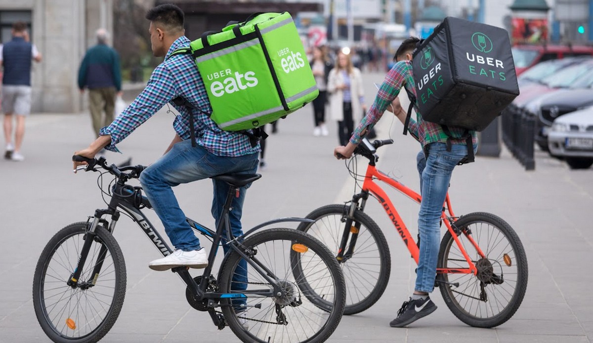 UK: dostawcami jedzenia coraz częściej są osoby nieletnie, rząd każe firmom uszczelnić zasady