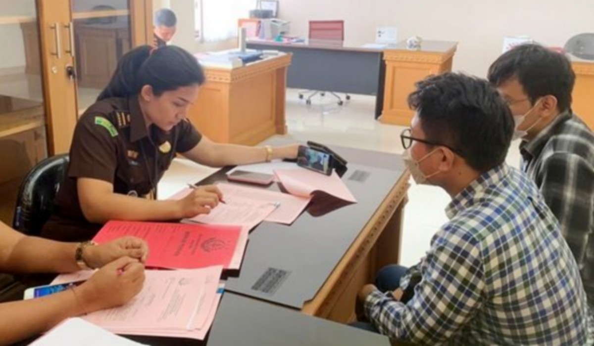 Indonezja: obywatel Indii przemycał 932 diamenty w tyłku, odpowie przed sądem