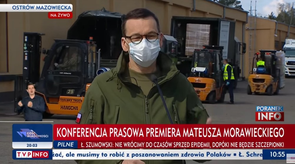 Premier z gospodarską wizytą w magazynach, patrzy jak ładowane są ciężarówki