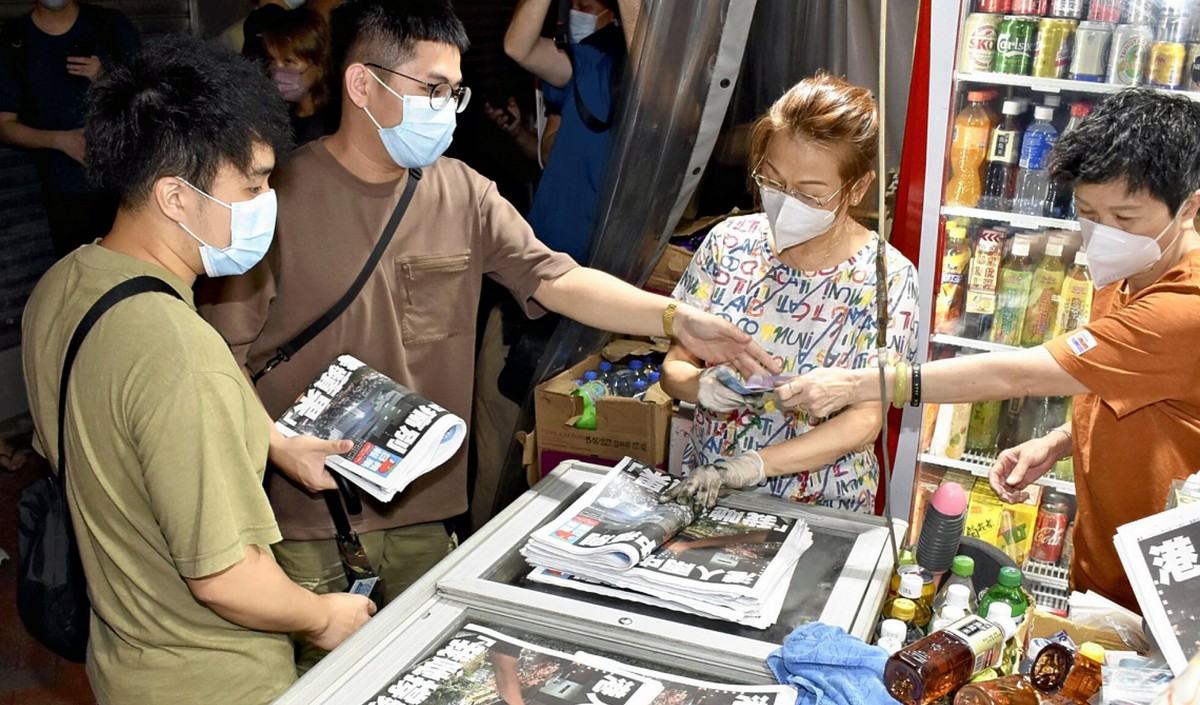 Hong Kong: ostatnia prodemokratyczna gazeta zamknięta, jej kierownictwo aresztowane
