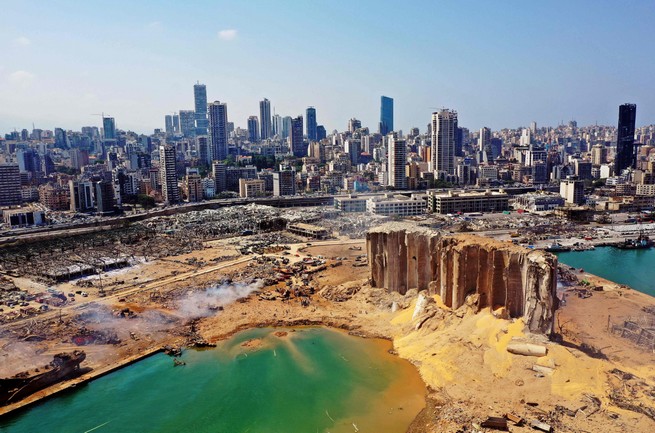 Bejrut, dzień po katastrofie: 300 tysięcy bez dachu nad głową, na razie nie ma mowy o ataku