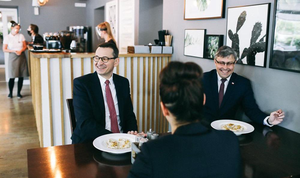 Rzecznik rządu tłumaczy zdjęcie premiera z restauracji: został źle poinformowany
