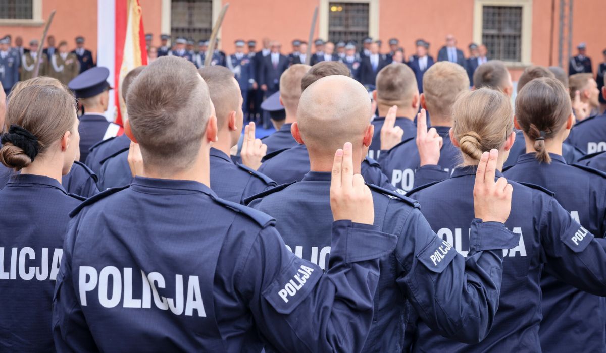 Policja chwali się, że jest więcej chętnych do służby, zapowiada nowe ośrodki szkoleniowe i powołanie kolejnej wyższej uczelni