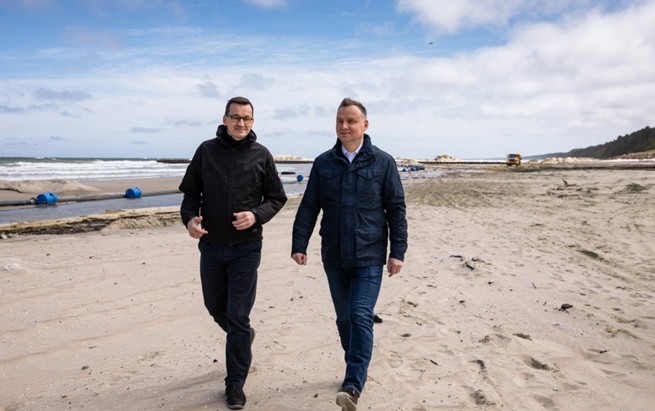 Premier i prezydent z gospodarską wizytą na terenie przekopu Mierzei Wiślanej