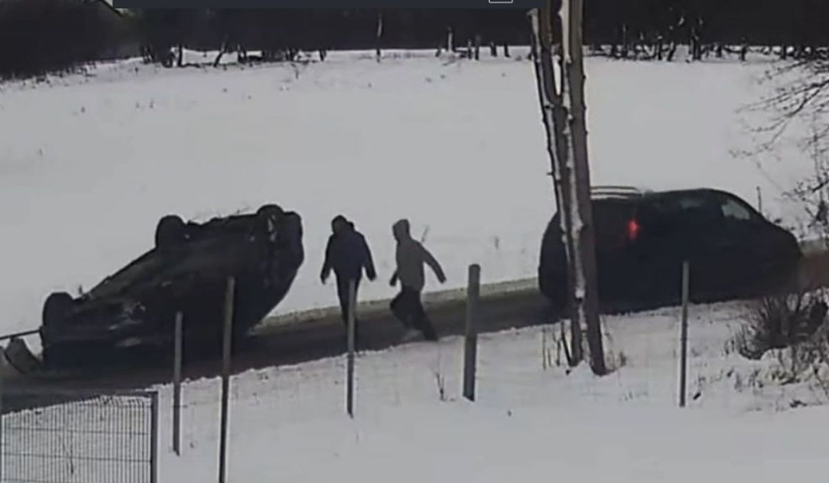 Rząsiny: chłop, którego trzymał jeszcze szampan, miał wypadek i holował auto, ciągnąc je na dachu