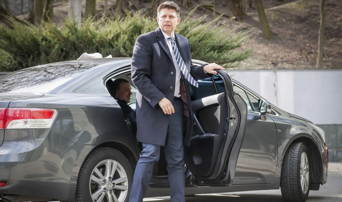 Petru chce "zatrzymać pełzające po Polsce widmo komunizmu" i założył think tank