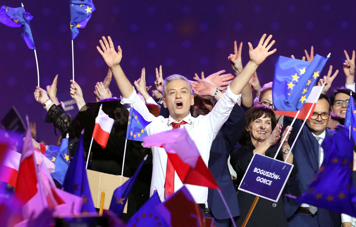 Pierwszy sondaż po konwencji Biedronia: Wiosna z 14% poparcia