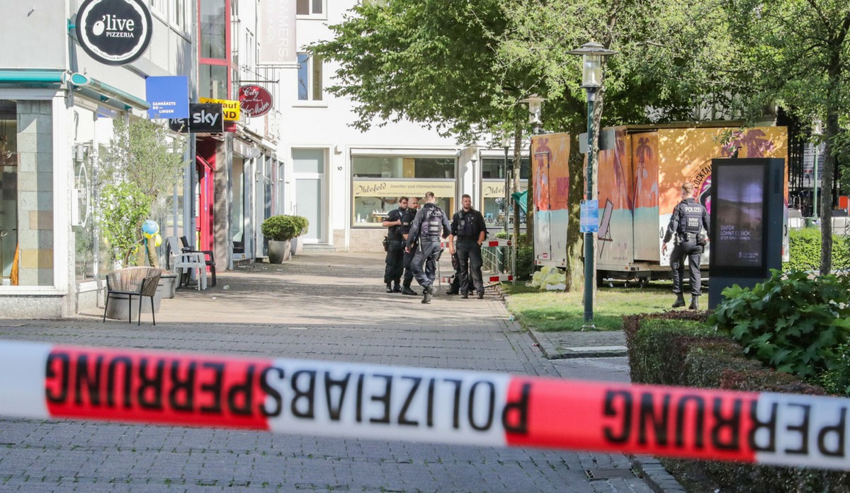 Niemcy: po ataku nożownika w Solingen policja zatrzymała 15-latka