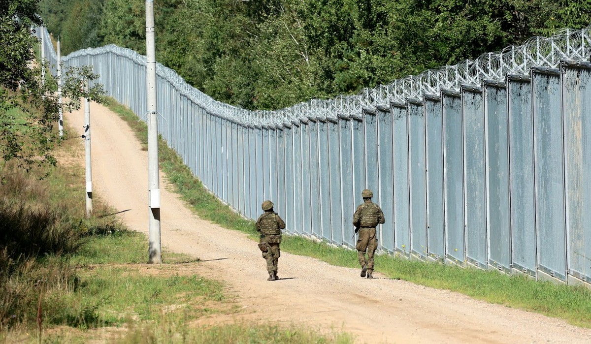 Rośnie napór na granicę polsko-białoruską, Polska zwiększa siły