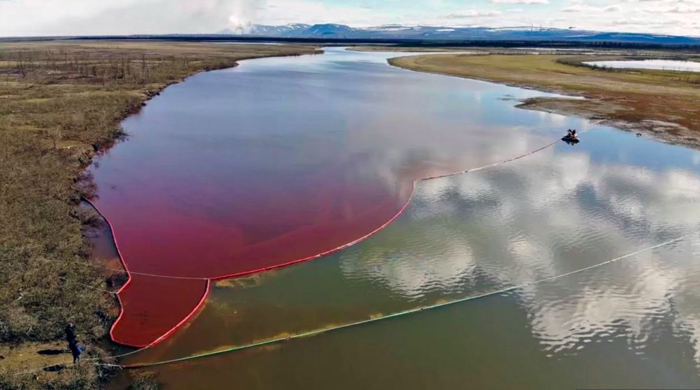 Katastrofa ekologiczna w Rosji: do rzek wyciekło 21 tys. ton oleju napędowego