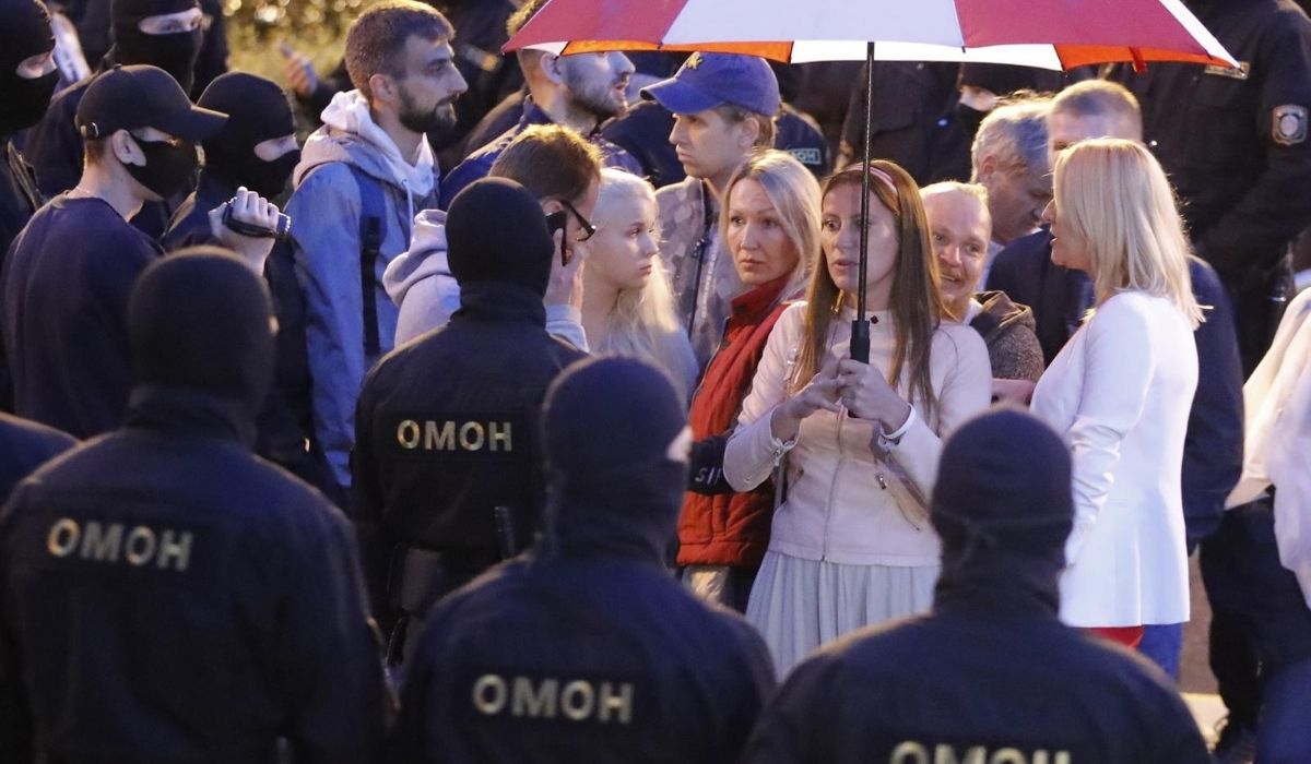 Łukaszenka przyznaje, że system "jest nieco autorytarny" i proponuje referendum