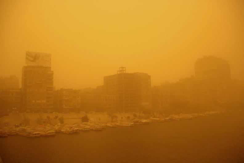 Wielka burza piaskowa zamieniła Kair w "pomarańczowe miasto"