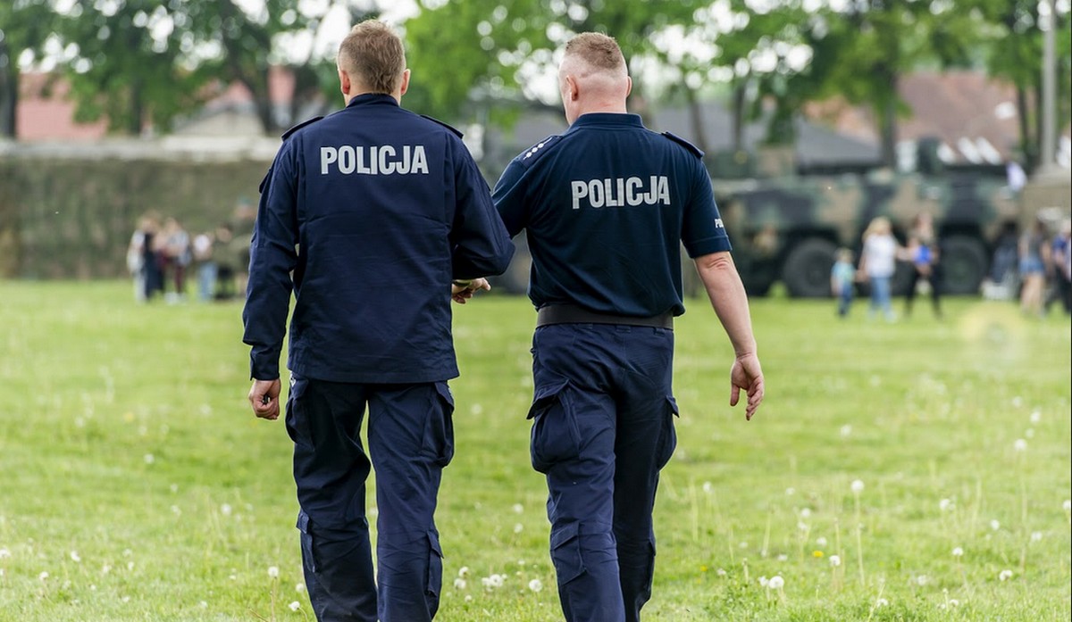 Wrocław: czterech pijanych celników zaatakowało policjanta, bo zwrócił im uwagę, żeby przestali się drzeć