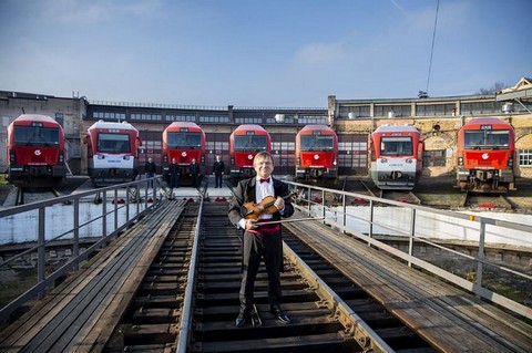 Litewskie lokomotywy wykonują polski hymn na 100-lecie Niepodległości