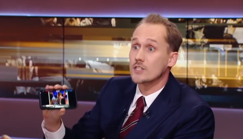 Berkowicz broni zdjęcia z hajlowaniem: jestem jak Kabaret Moralnego Niepokoju