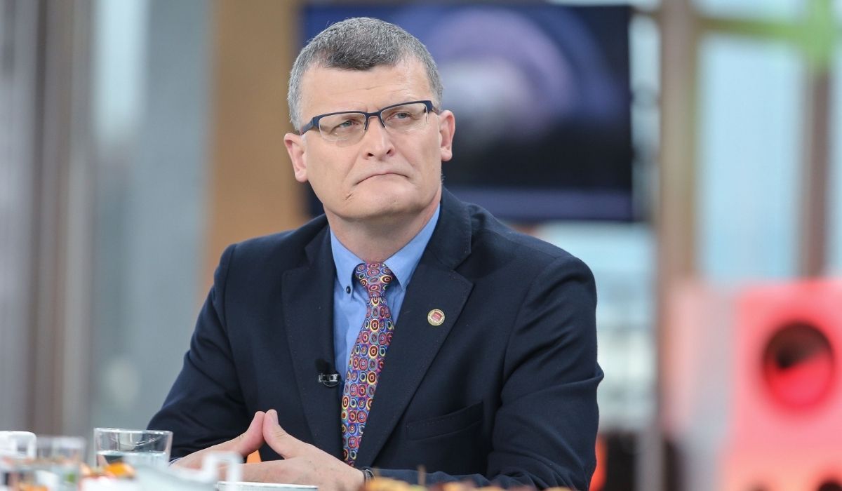 Dr Paweł Grzesiowski stracił robotę