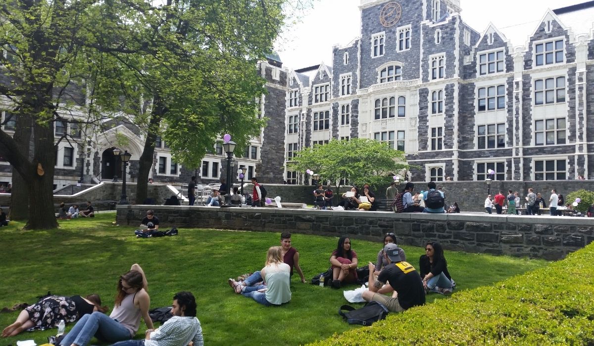 USA: ktoś podarował katedrze fizyki 180 000 dolarów, żeby "zainwestować w studentów"