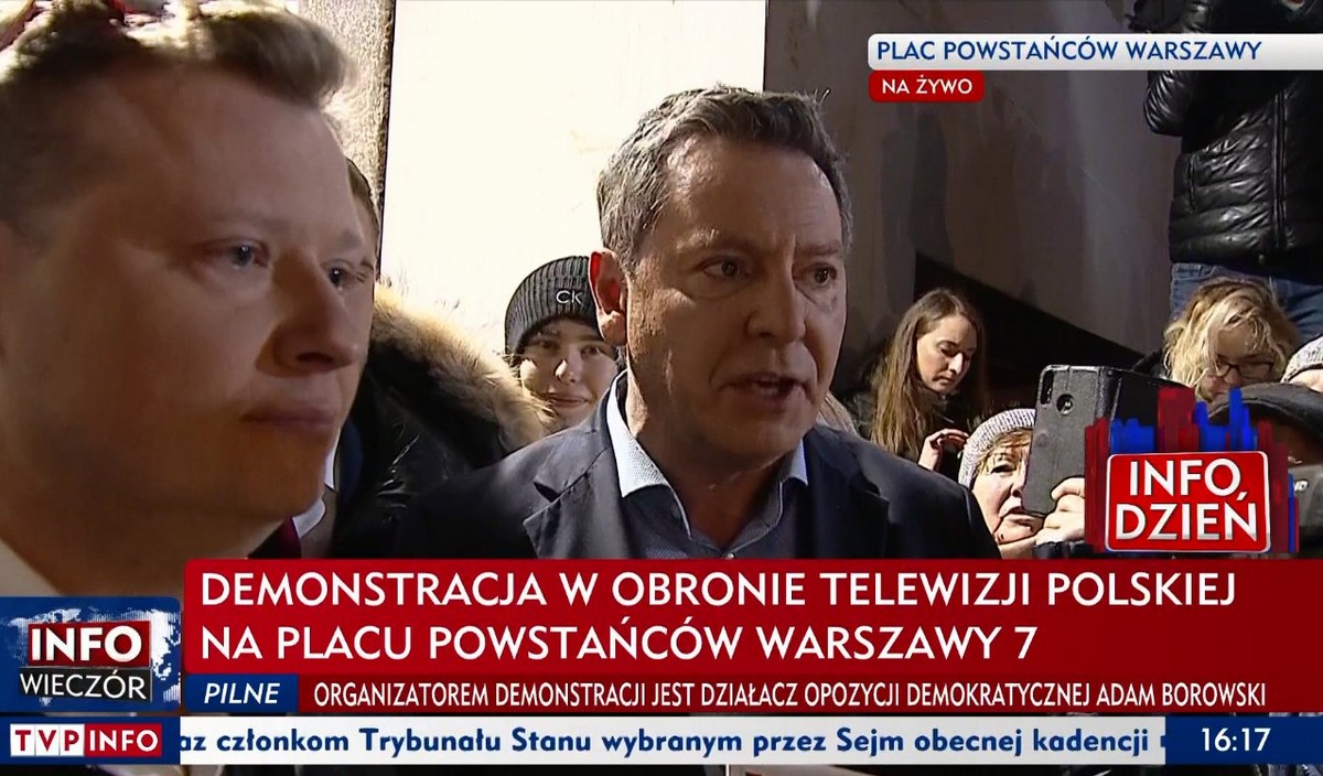 Michał Adamczyk wyszedł pocieszać fanów TVP, ale też zdążył już rozwiązać umowę xD