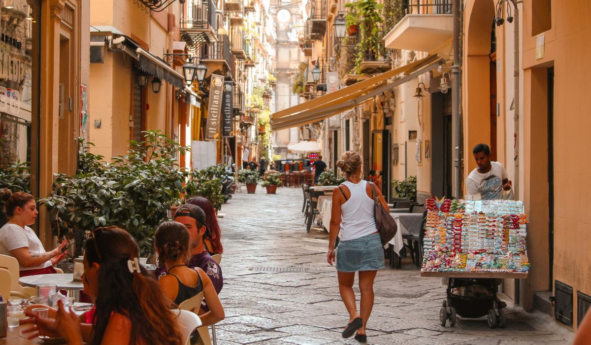 Władze nadmorskiego kurortu San Felice Circeo wprowadzają zakaz chodzenia na bosaka
