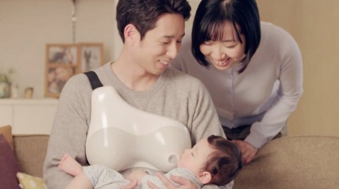 W Japonii stworzono urządzenie do karmienia piersią dla ojców