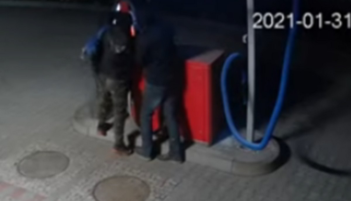 Włodzienin: najpierw okradł myjnie, a potem w ramach "czynnego żalu" przeżegnał się przy figurze Jezusa