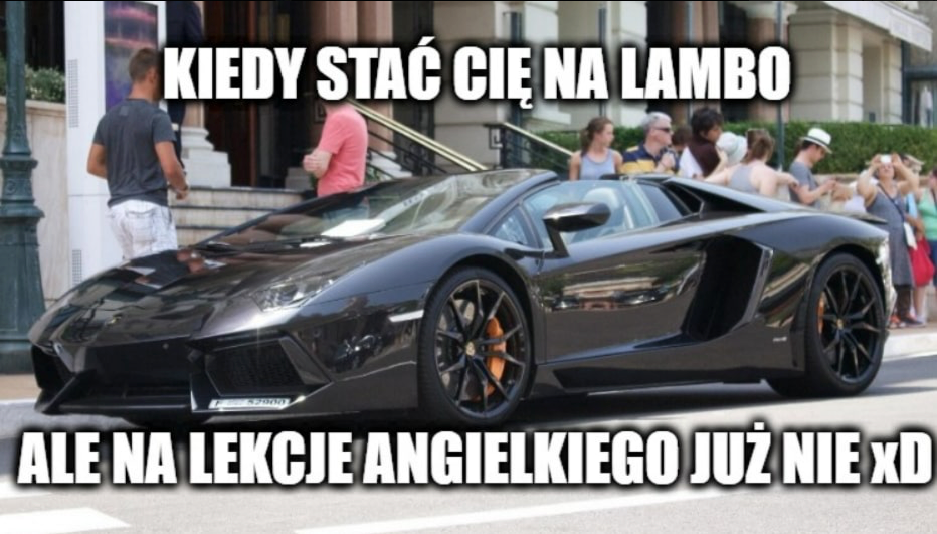 24-letni kierowca lamborghini wjechał na Krakowskie Przedmieście i udawał cudzoziemca. Dostał mandat 5000 zł