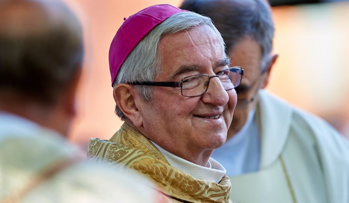 Arcybiskup Głódź rozwija równoległą karierę i został sołtysem