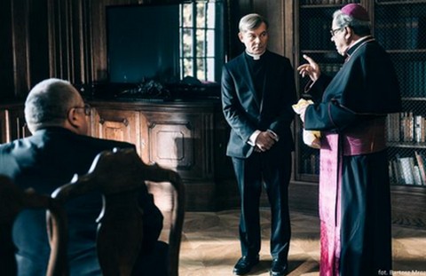 Trzech arcybiskupów kryło księdza skazanego za napaść s*ksualną na 17-latkę