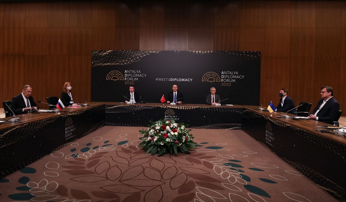 Rosja odmawia zawieszenia broni, nie zamierza też pozwolić cywilom na ewakuację i rżnie głupa powtarzając swoją propagandę