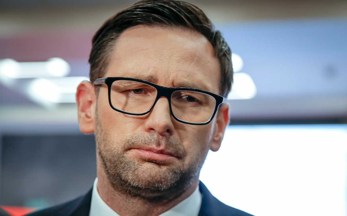 Obajtkowi jest smutno, że przez osiem lat był chłopcem do bicia i nikt go swą piersią nie osłonił