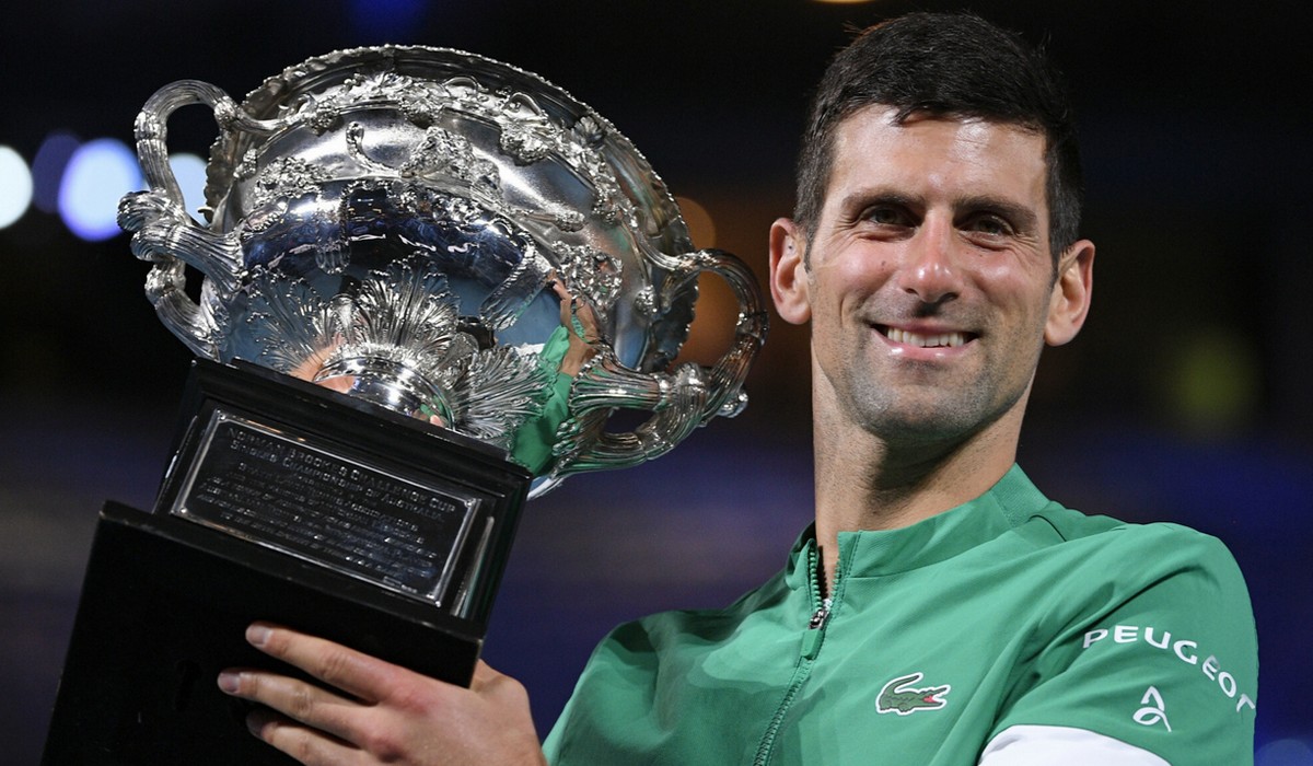 Djokovic, który utknął Australii, twierdzi że może wystartować w Australian Open, bo jest ozdrowieńcem