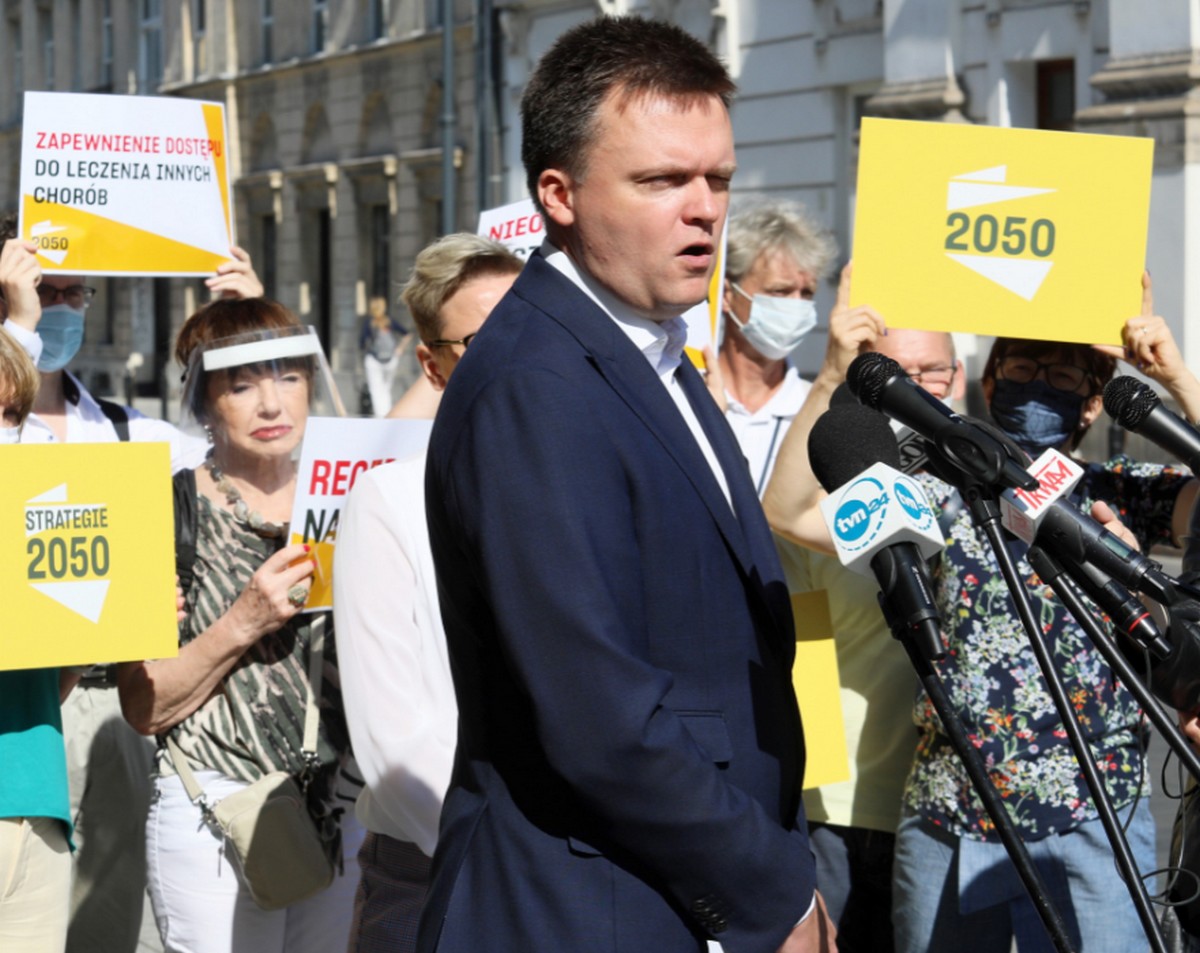 Hołownia apeluje o zakup kilkunastu milionów szczepionek i masowe szczepienia na grypę