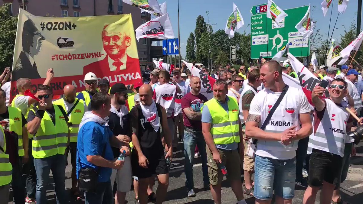 Górnicy protestują przed siedzibą PiS, żądają dymisji ministra energii