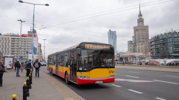 Autobusy dla bezdomnych w Warszawie i Gdańsku