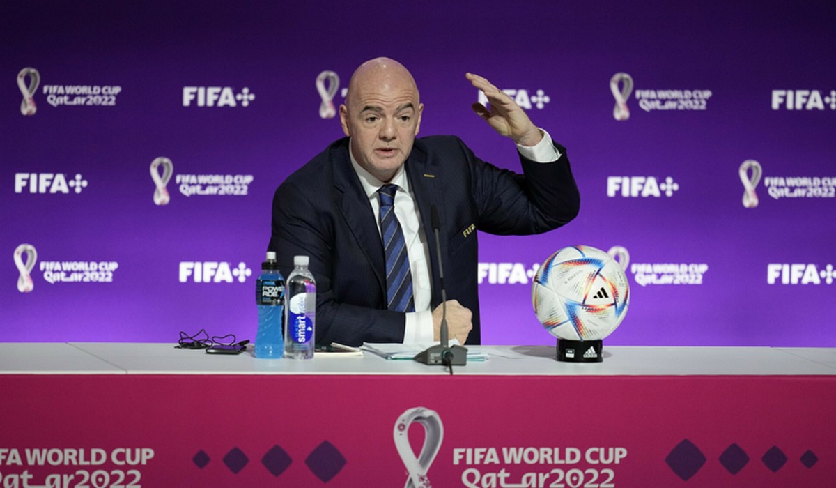 Łysy z FIFA tłumaczy, że kiedyś był rudy, więc wie co to dyskryminacja i broni Kataru