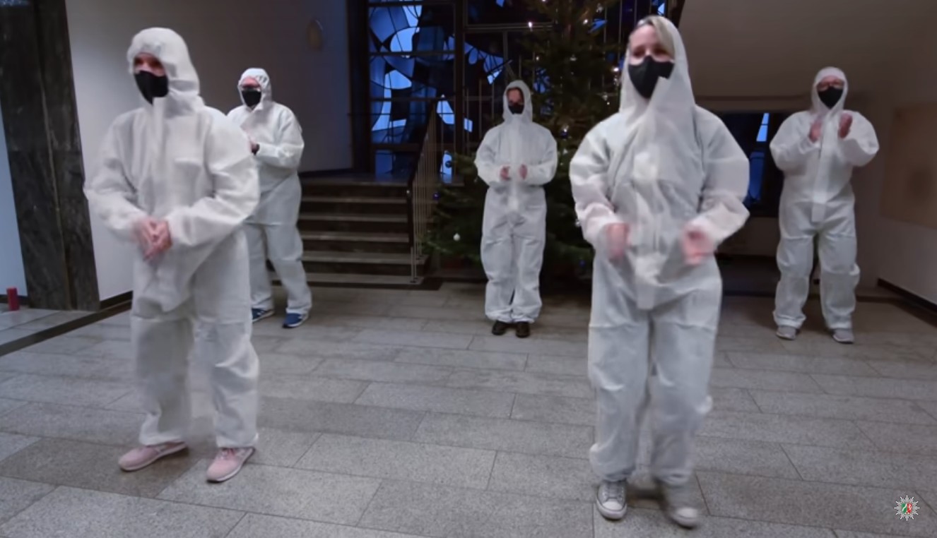 Niemcy: służby nagrały film pocieszający w czasach pandemii, Warner Bros ścignęło ich za prawa autorskie