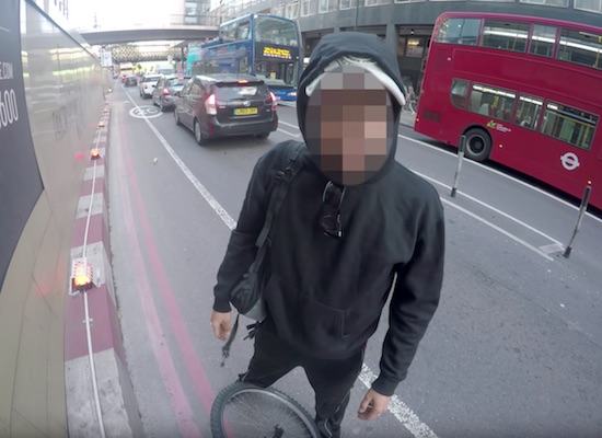 Rowerzysta odkrył jeden prosty sposób na wolną ścieżkę rowerową