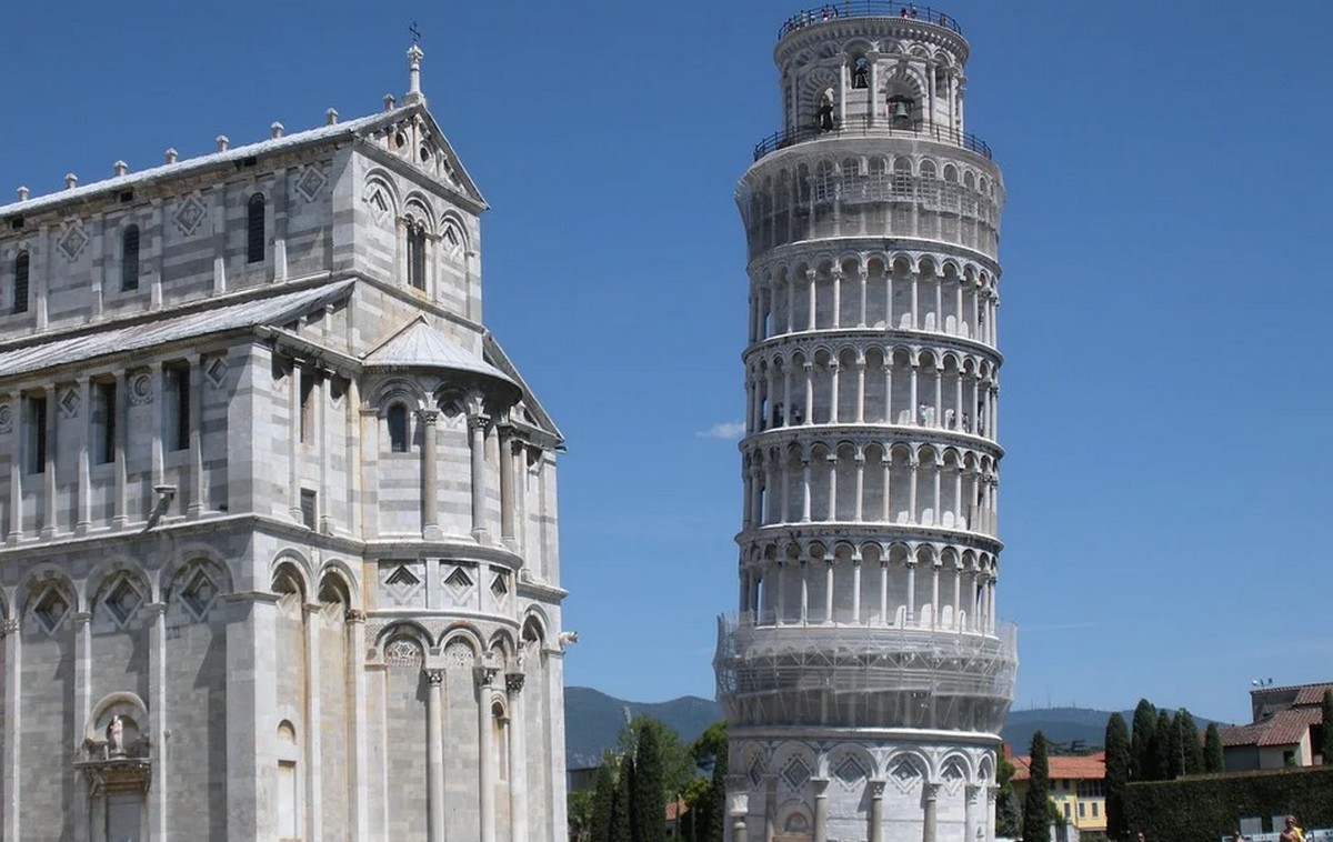 Konserwatorzy-akrobaci odnawiają Krzywą Wieżę w Pizie